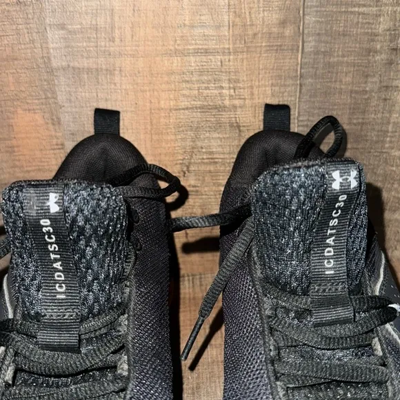 UNDER ARMOUR SC Sneakers- size 5.5 Y
