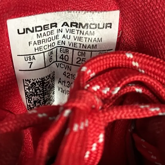 UNDER ARMOUR turf Shoes-size 7