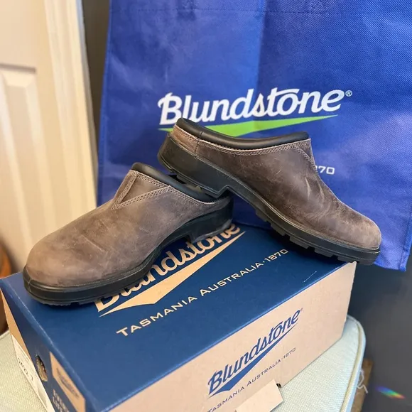 Unisex Blundstone Originals Clog Shoe, Australian 7 (M8/W10 in USA) in Clay