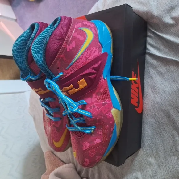 Vintage Nike Zoom LeBron Soldier 7 VII “Bronny Nike Pink and Blue Athletic Shoes