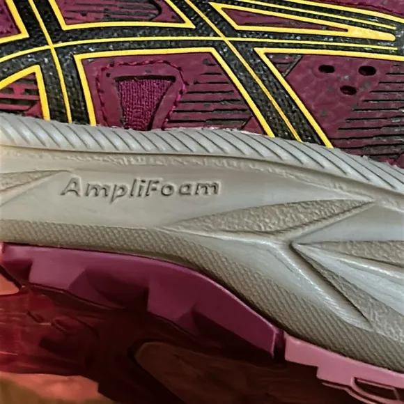 Woman’s ASICS Pink Running Shoes Size 11