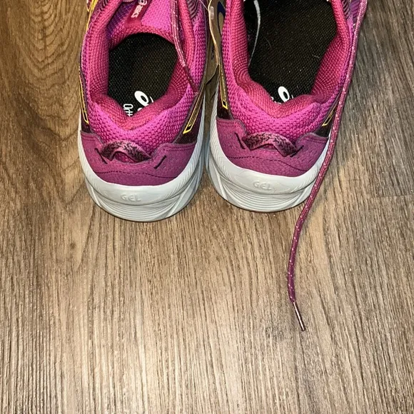 Woman’s ASICS Pink Running Shoes Size 11