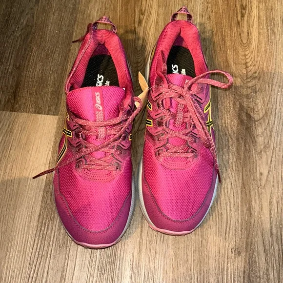Woman’s ASICS Pink Running Shoes Size 11