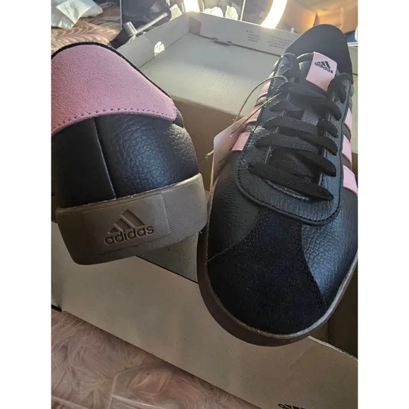 Women's Adidas VL Court Skateboarding Shoes Size 7.5 Black/Pink