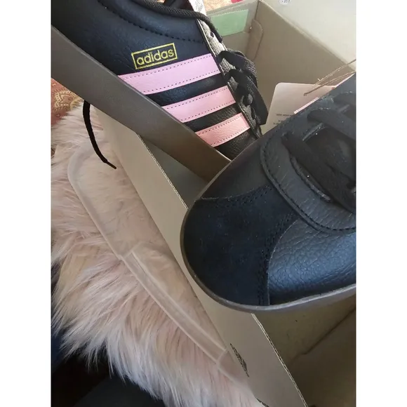 Women's Adidas VL Court Skateboarding Shoes Size 7.5 Black/Pink