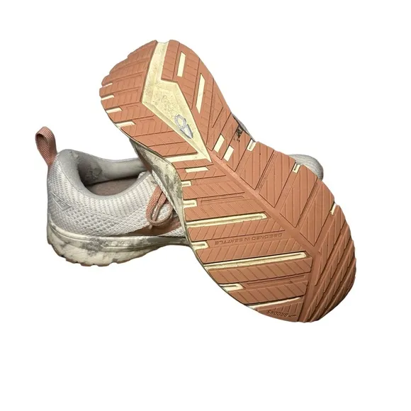 Womens Brooks Revel 5 running shoes size 8