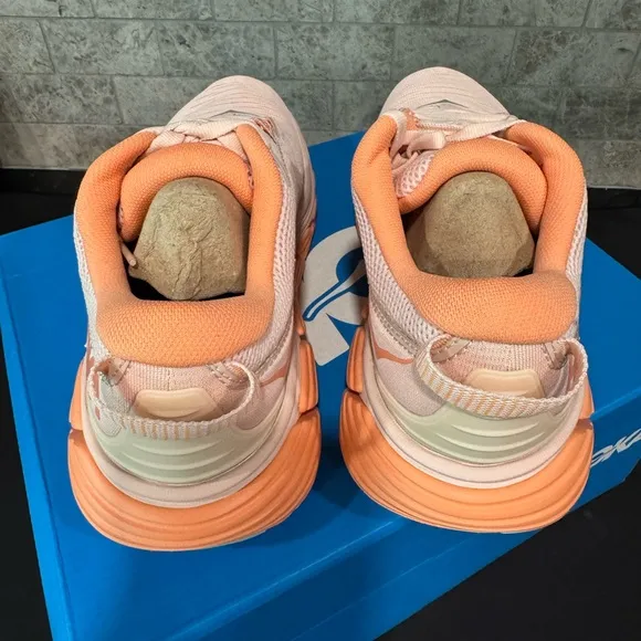 Women’s Hoka Gaviota 3 Peach shoe size 6.5B
