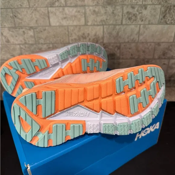 Women’s Hoka Gaviota 3 Peach shoe size 6.5B