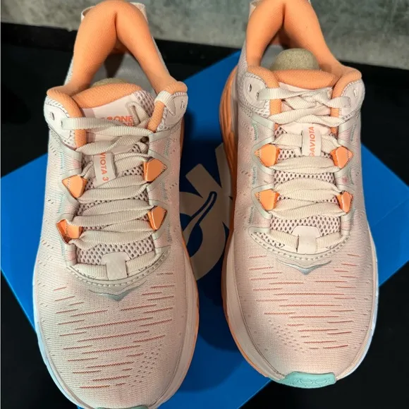 Women’s Hoka Gaviota 3 Peach shoe size 6.5B