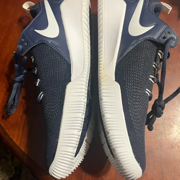 Women's Nike Volleyball Shoes sz 10.5 Navy Blue and White