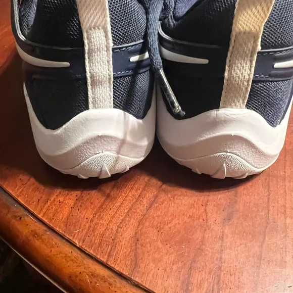 Women's Nike Volleyball Shoes sz 10.5 Navy Blue and White