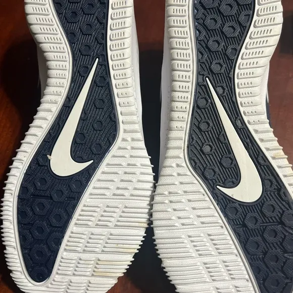 Women's Nike Volleyball Shoes sz 10.5 Navy Blue and White