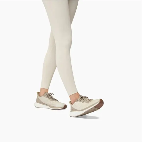 Women's Relay Trainer | Lane Eight - Latte